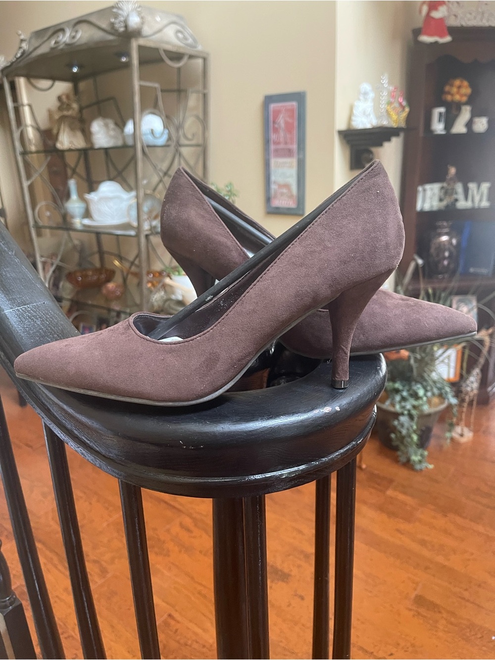 Romantic Soles Emily Brown Suede Pointed Toe Pumps Women’s Size 9.5M NIB